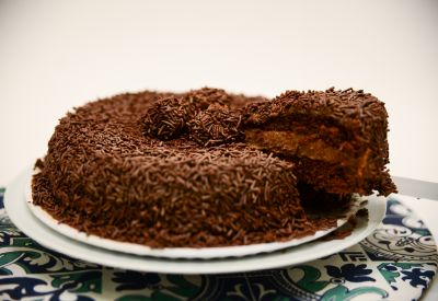 Bolo de brigadeiro - Frango & Cia